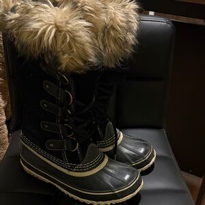Sorel Black and Tan Lace Up Boots